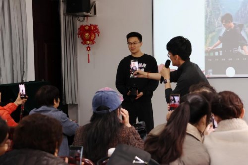 江蘇師范大學傳媒與影視學院以光影傳遞黨員溫度